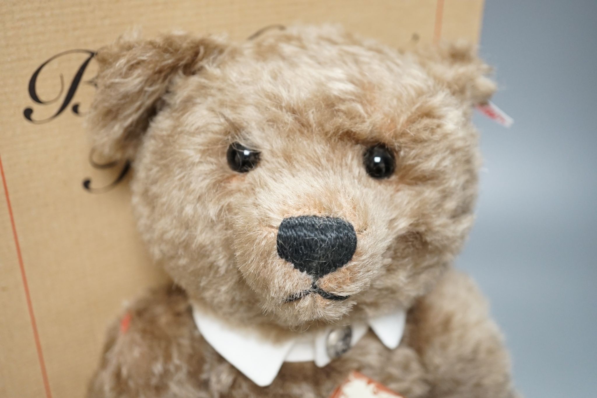 Steiff Collectors 2004 with box and certificate Limited Edition 38cm